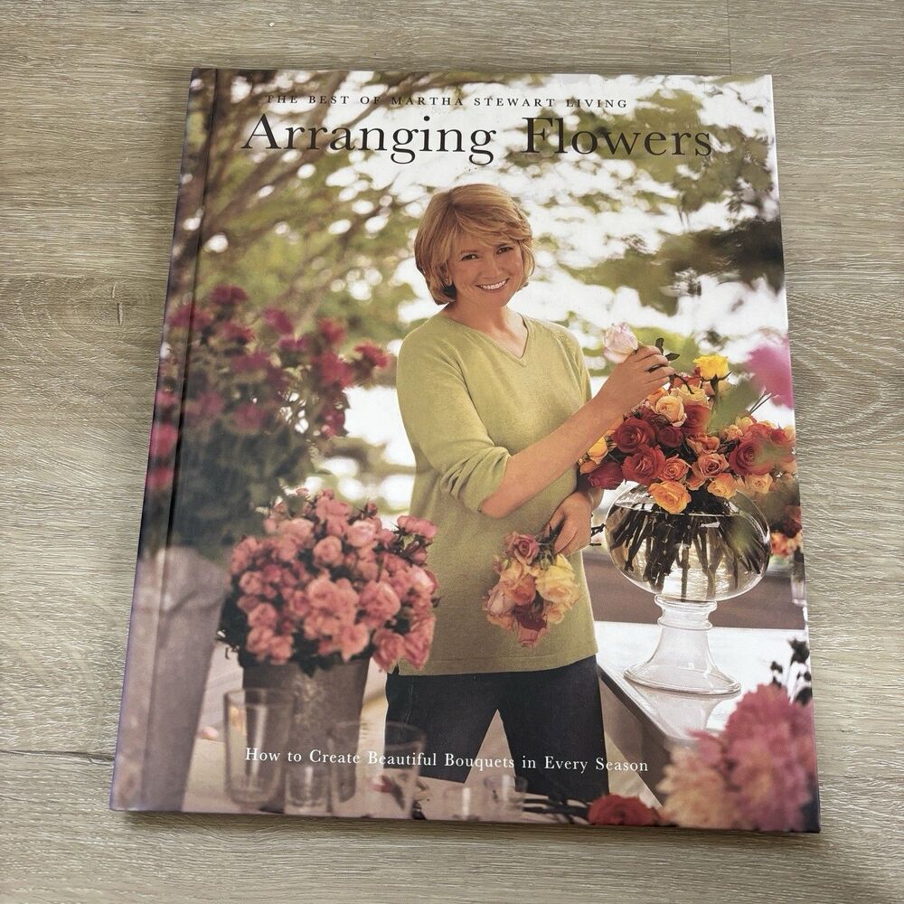 Arranging Flowers (Best of Martha Stewart Living Series)